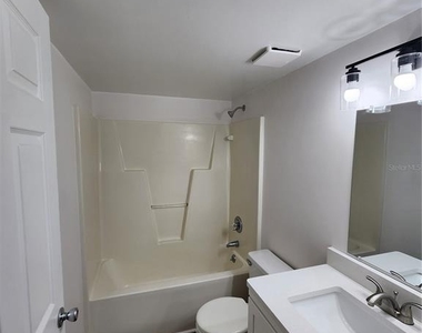 5823 Sw 9 Place - Photo Thumbnail 10