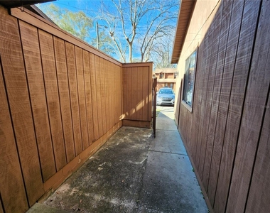 5823 Sw 9 Place - Photo Thumbnail 1