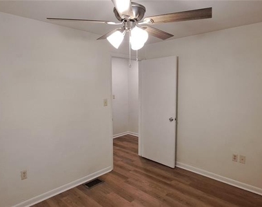 3925 Sw 26th Terrace - Photo Thumbnail 10