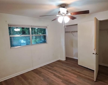 3925 Sw 26th Terrace - Photo Thumbnail 13