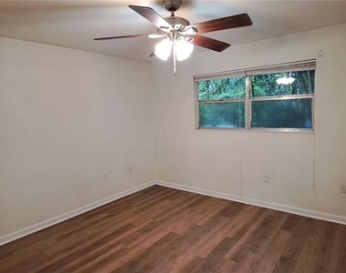 3925 Sw 26th Terrace - Photo Thumbnail 12