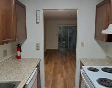 3925 Sw 26th Terrace - Photo Thumbnail 6