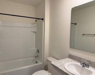 1792 Henin Circle - Photo Thumbnail 6