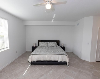 16572 Kingwood Lane - Photo Thumbnail 11