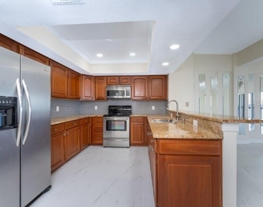 1601 Park Beach Circle - Photo Thumbnail 19