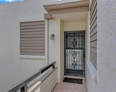 346 Springdale Drive W - Photo Thumbnail 2
