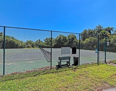 346 Springdale Drive W - Photo Thumbnail 31