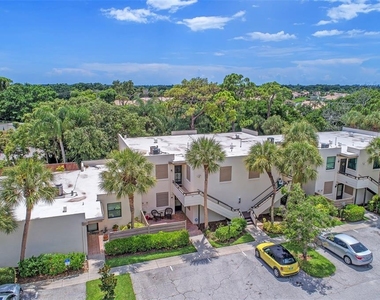 346 Springdale Drive W - Photo Thumbnail 3