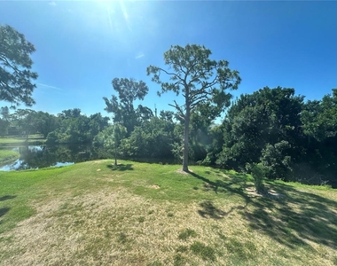 577 Lakeside Drive - Photo Thumbnail 12