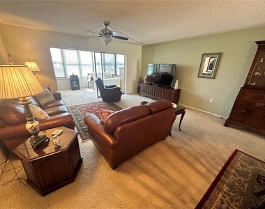 577 Lakeside Drive - Photo Thumbnail 7