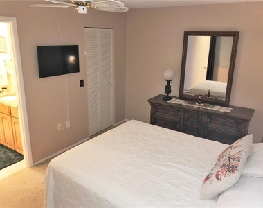 577 Lakeside Drive - Photo Thumbnail 16