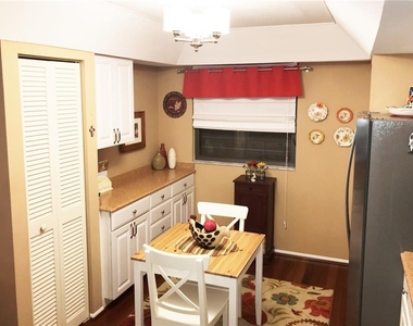 577 Lakeside Drive - Photo Thumbnail 7