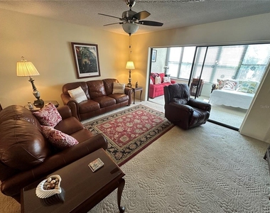577 Lakeside Drive - Photo Thumbnail 8