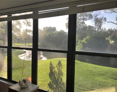 577 Lakeside Drive - Photo Thumbnail 9