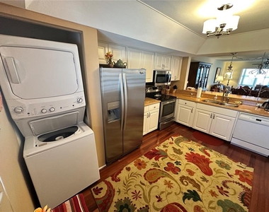 577 Lakeside Drive - Photo Thumbnail 5