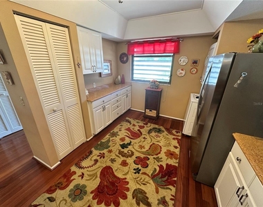 577 Lakeside Drive - Photo Thumbnail 4