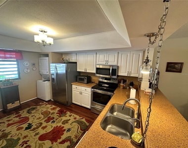 577 Lakeside Drive - Photo Thumbnail 3