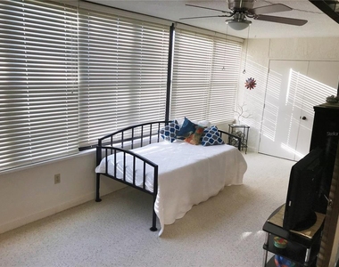 577 Lakeside Drive - Photo Thumbnail 8