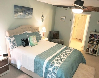 577 Lakeside Drive - Photo Thumbnail 12