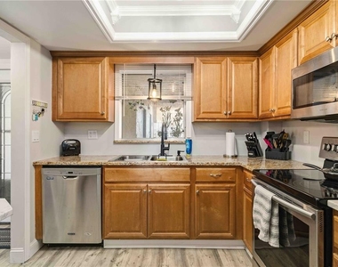 3983 Lake Bayshore Drive - Photo Thumbnail 16