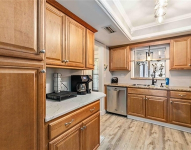3983 Lake Bayshore Drive - Photo Thumbnail 17