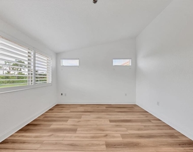 7269 Fountain Palm Circle - Photo Thumbnail 14