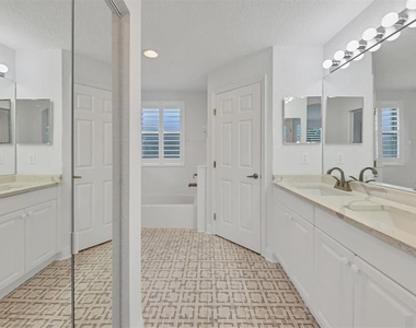 7269 Fountain Palm Circle - Photo Thumbnail 16