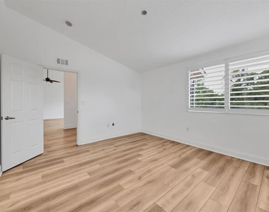 7269 Fountain Palm Circle - Photo Thumbnail 15