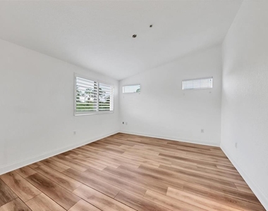 7269 Fountain Palm Circle - Photo Thumbnail 13