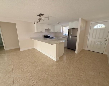 600 Russell Street - Photo Thumbnail 2