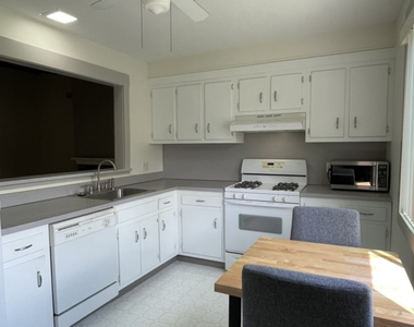 14 Algonquin Lane - Photo Thumbnail 5