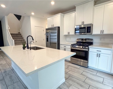 600 N Carriage Hill Dr - Photo Thumbnail 11