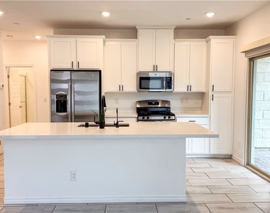 600 N Carriage Hill Dr - Photo Thumbnail 9