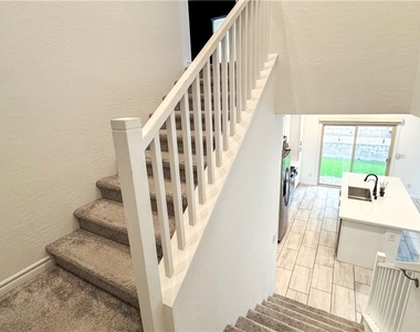 600 N Carriage Hill Dr - Photo Thumbnail 17
