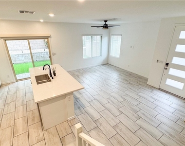 600 N Carriage Hill Dr - Photo Thumbnail 15