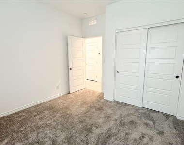 600 N Carriage Hill Dr - Photo Thumbnail 34