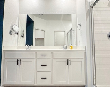 600 N Carriage Hill Dr - Photo Thumbnail 32