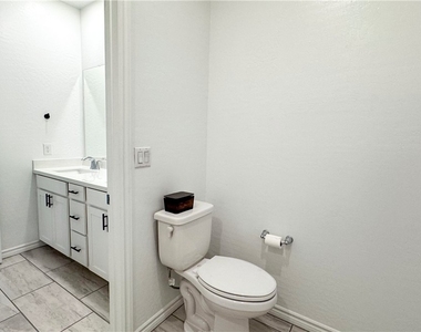 600 N Carriage Hill Dr - Photo Thumbnail 30