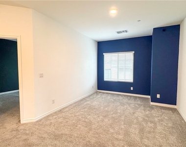 600 N Carriage Hill Dr - Photo Thumbnail 18