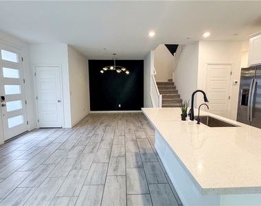 600 N Carriage Hill Dr - Photo Thumbnail 14