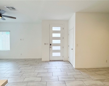 600 N Carriage Hill Dr - Photo Thumbnail 4
