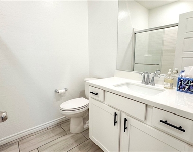 600 N Carriage Hill Dr - Photo Thumbnail 33