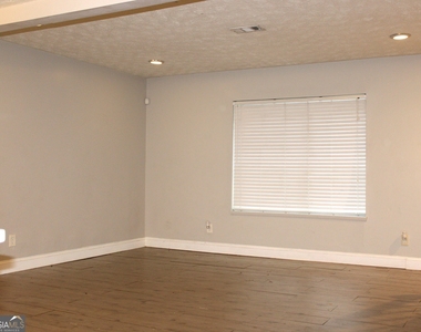 5811 Calico Court - Photo Thumbnail 5