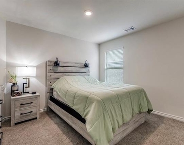 9809 Gooseneck Drive - Photo Thumbnail 6