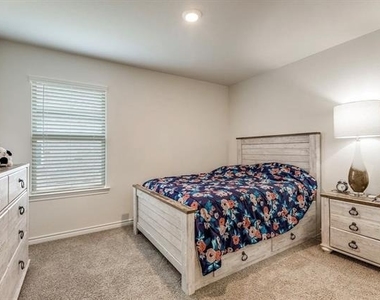 9809 Gooseneck Drive - Photo Thumbnail 7