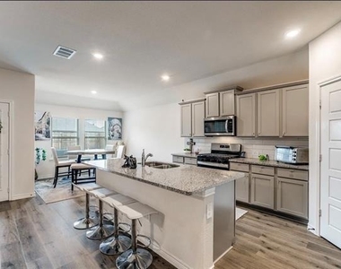 9809 Gooseneck Drive - Photo Thumbnail 4
