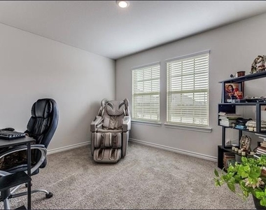 9809 Gooseneck Drive - Photo Thumbnail 10