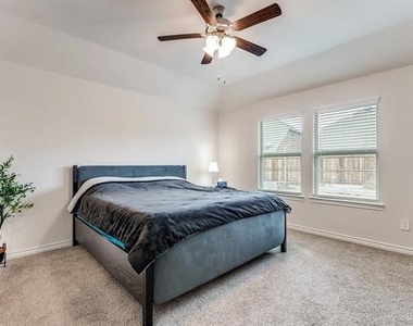 9809 Gooseneck Drive - Photo Thumbnail 8