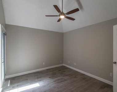 3142 Royal Gable Drive - Photo Thumbnail 5
