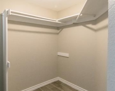 3142 Royal Gable Drive - Photo Thumbnail 6